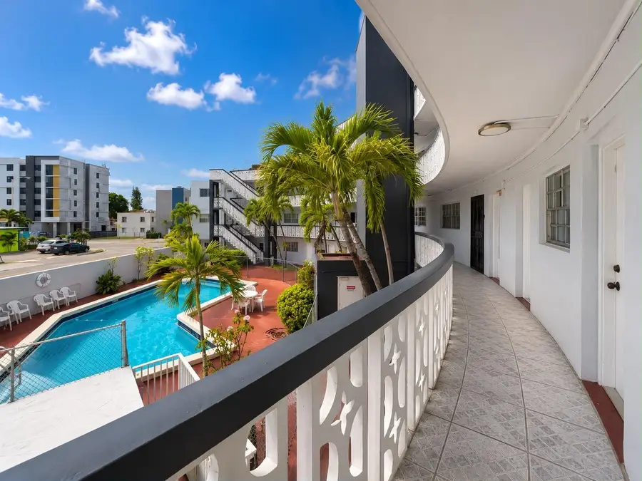 11 SW 52nd Avenue #Apt 7b, Miami, FL 33134 - #3