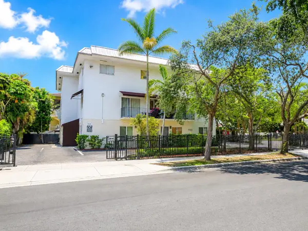 990 NW 1st Street #Apt 1, Miami, FL 33128