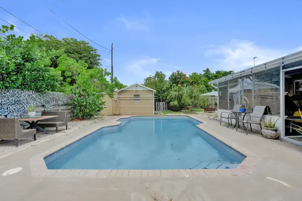 307 SE 14th Place, Deerfield Beach, FL 33441