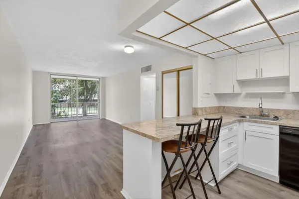 7300 NW 17th Street #207, Plantation, FL 33313