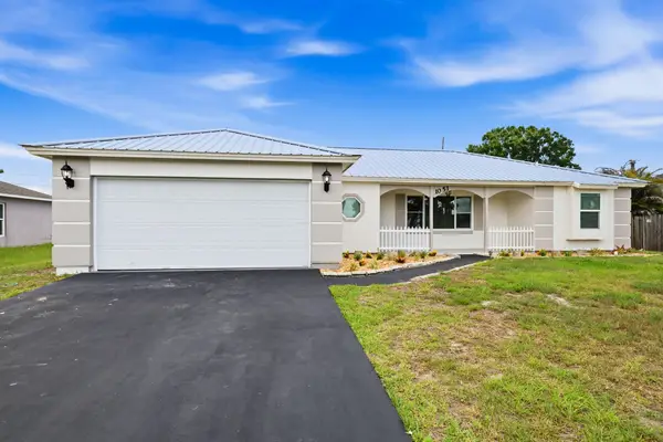 1051 SW Dubois Avenue, Port St Lucie, FL 34953