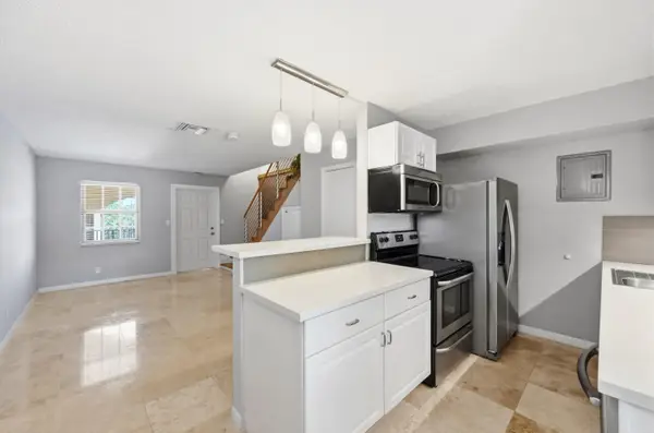 905 NE 28th Street #206, Wilton Manors, FL 33334