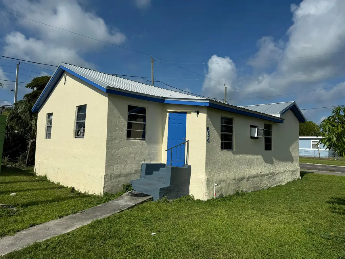856 SW Ave D, Belle Glade, FL 33430 - #1