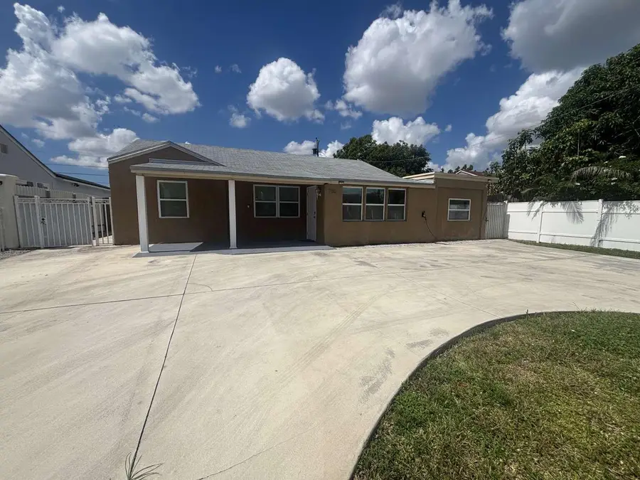 750 NE 4th Place, Hialeah, FL 33010 - #2