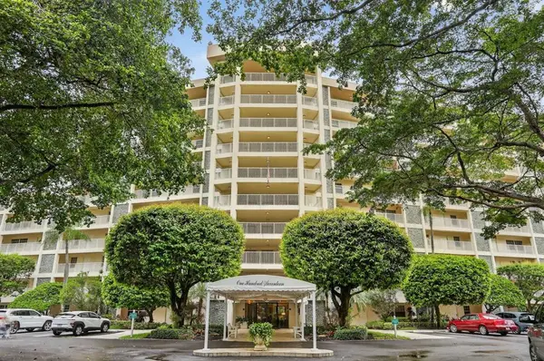 3520 Oaks Way #110, Pompano Beach, FL 33069