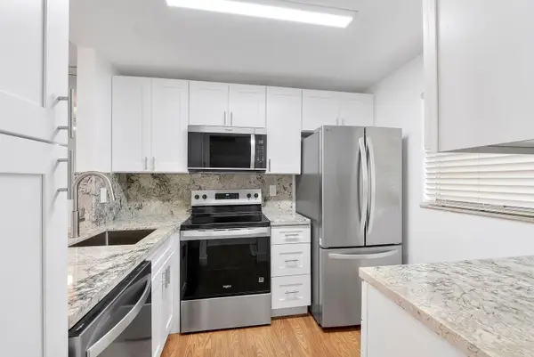 9450 Poinciana Place #211, Davie, FL 33324