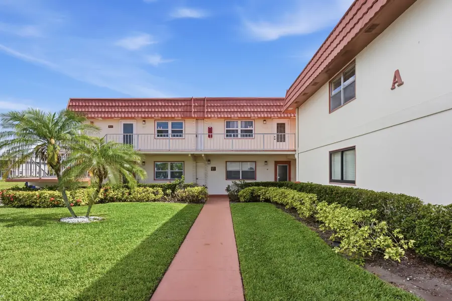 47 Saxony A, Delray Beach, FL 33446 - #3