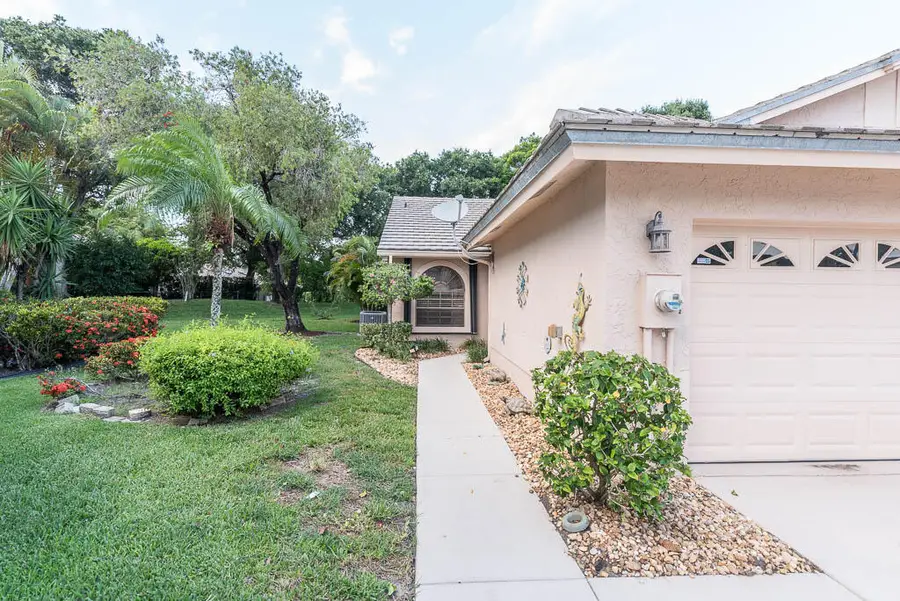 10860 Stafford Circle N, Boynton Beach, FL 33436 - #2