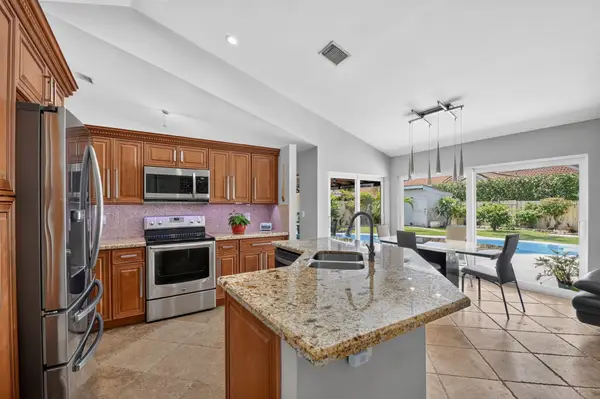 5817 Laurel Green Circle, Boynton Beach, FL 33437