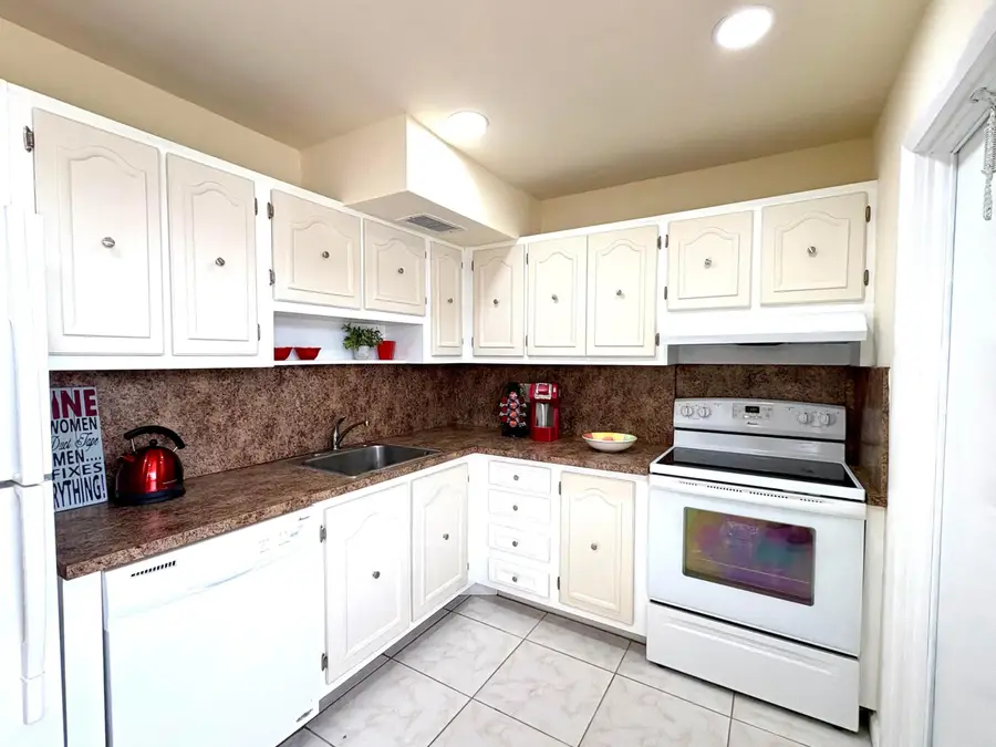 4140 NW 44th Avenue #411, Lauderdale Lakes, FL 33319 - #3