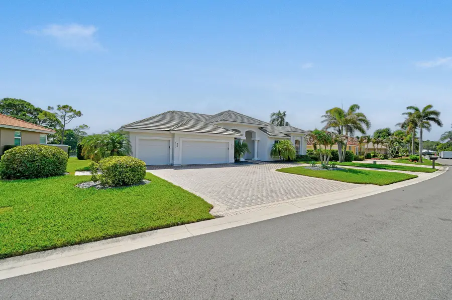 8091 SE Woodlake Lane W, Hobe Sound, FL 33455 - #2