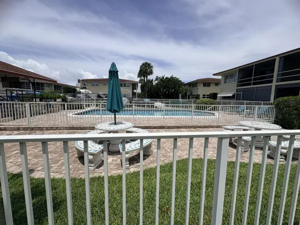 2202 NE 36th Street #17, Lighthouse Point, FL 33064