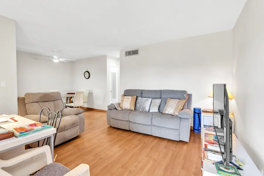 5300 Washington Street #Apt D306, Hollywood, FL 33021 - #2