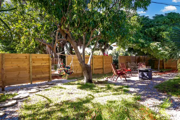 609 S Arnold Avenue, Lantana, FL 33462