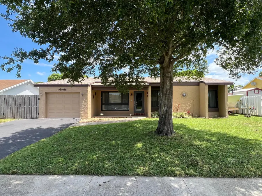 8511 NW 8th Street, Pembroke Pines, FL 33024 - #3