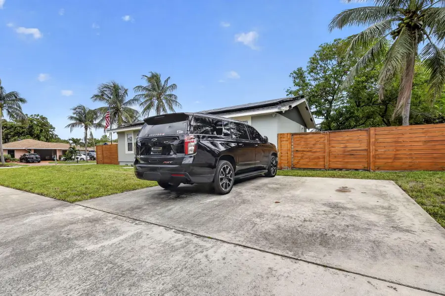 202 Elaine Circle W, West Palm Beach, FL 33409 - #3