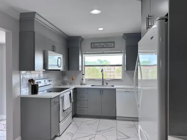 9300 Sunrise Lakes Boulevard #309, Sunrise, FL 33322