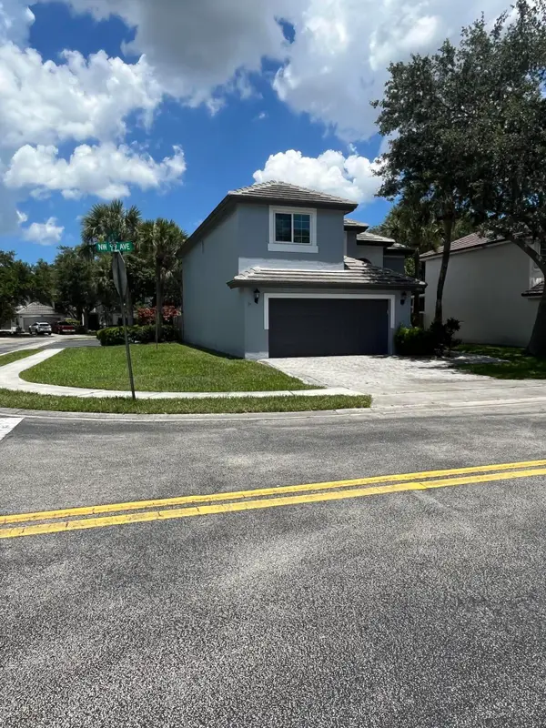 1933 NW 99th Avenue, Pembroke Pines, FL 33024