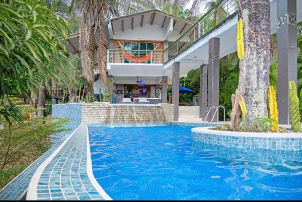 El Paraiso Del Lago, ,  
