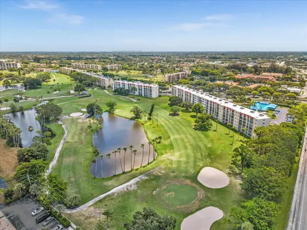 3959 Via Poinciana #104, Lake Worth, FL 33467