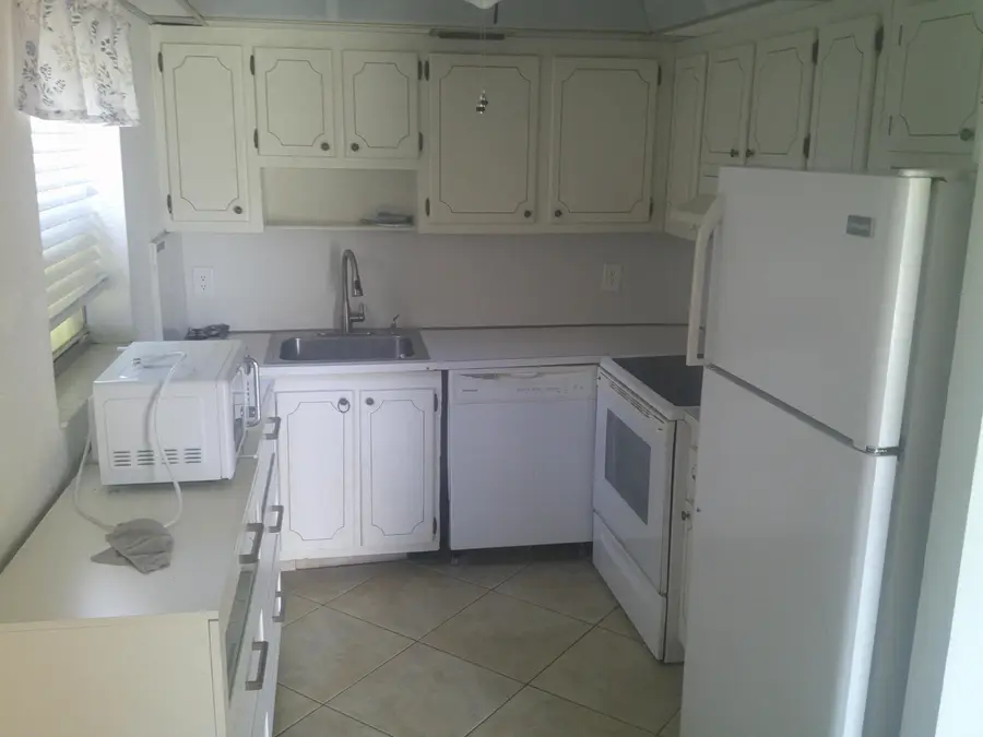 588 Brittany M, Delray Beach, FL 33446 - #3