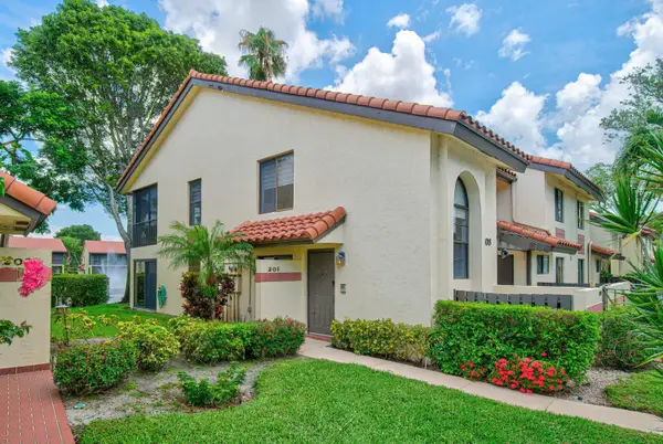 10223 N Circle Lake Drive #201, Boynton Beach, FL 33437