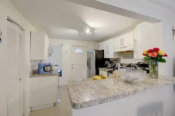 3777 NW 78th Avenue #10d, Hollywood, FL 33024