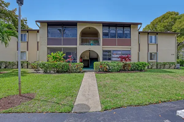 339 Pine Ridge Circle #D-1, Greenacres, FL 33463