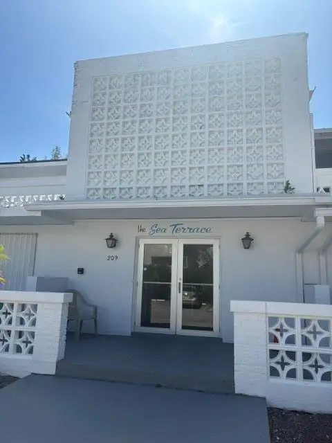 209 SE 6th Street #4, Boynton Beach, FL 33435
