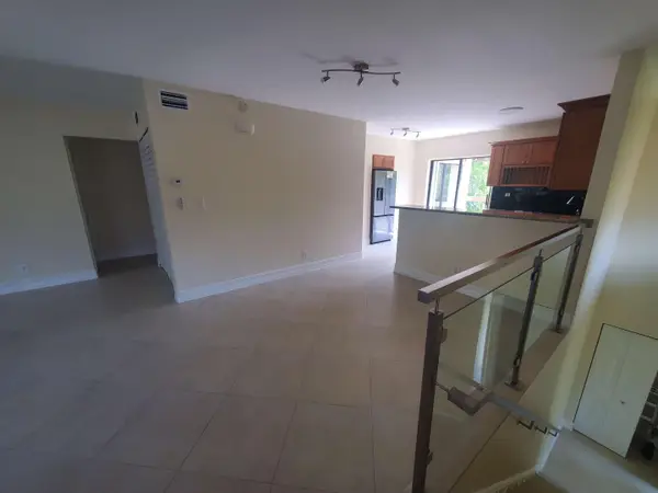 12 Wimbledon Lakes Drive #250, Plantation, FL 33324