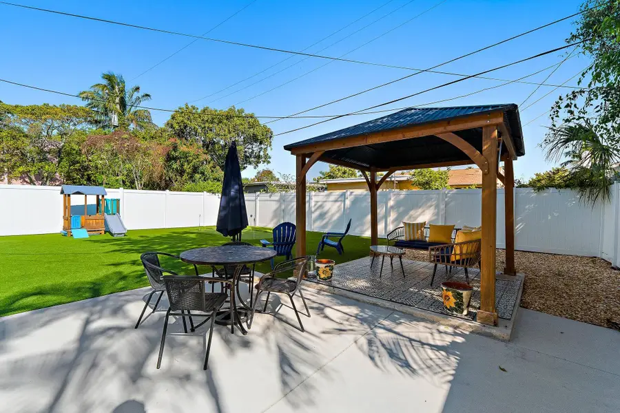 423 Avenida Alegre, West Palm Beach, FL 33405 - #2