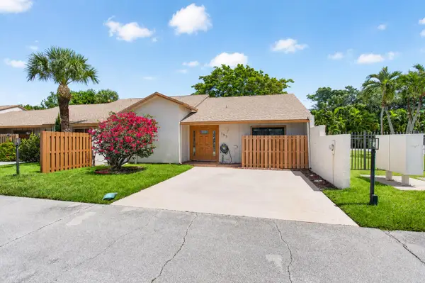2400 SW 19th Avenue, Boynton Beach, FL 33426