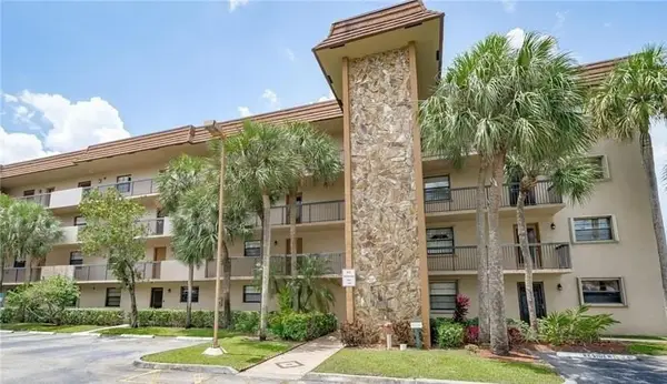 4940 E Sabal Palm Boulevard #Ph8, Tamarac, FL 33319