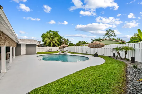 8552 Shadow Wood Boulevard, Coral Springs, FL 33071
