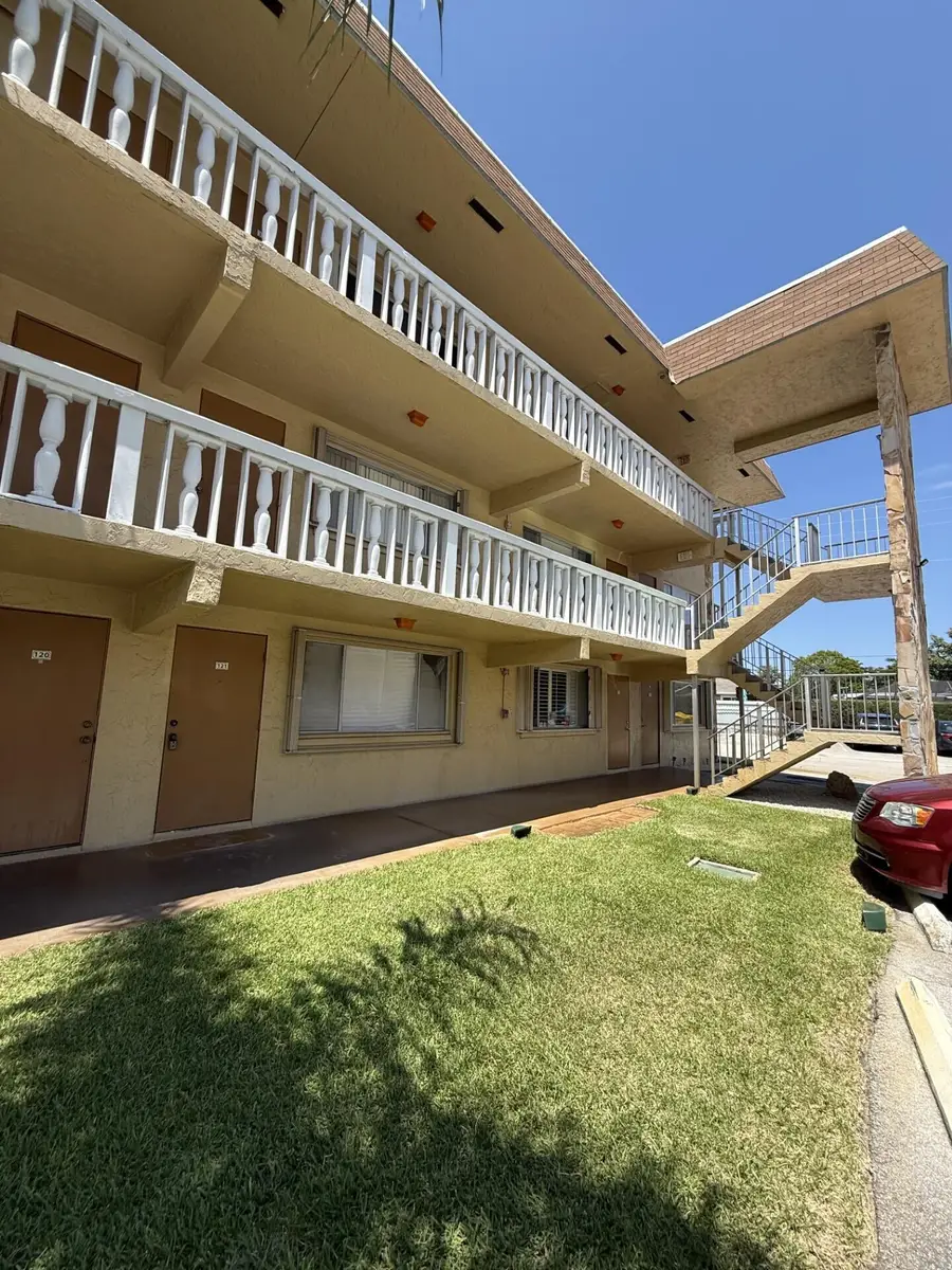 600 Village Green Court #121, Palm Springs, FL 33461 - #3