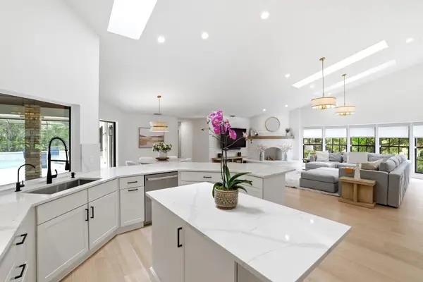 15395 Meadow Wood Drive, Wellington, FL 33414