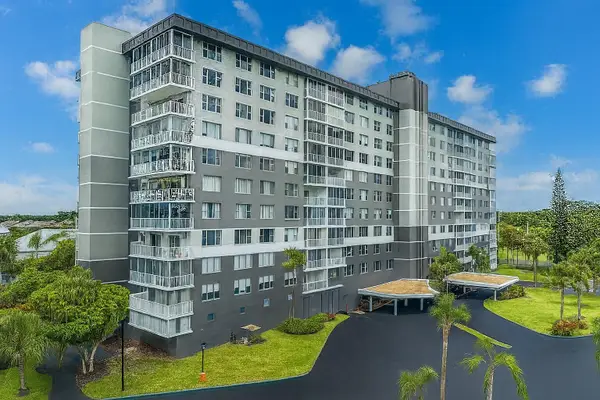 3850 Washington Street #215, Hollywood, FL 33021
