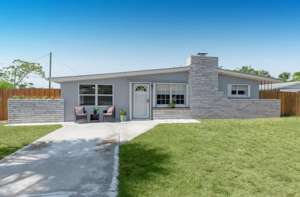 1036 NE Terrace Way, Jensen Beach, FL 34957