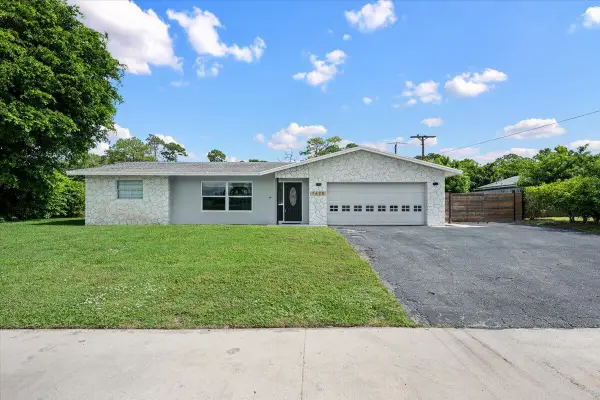 7423 Oakmont Drive, Greenacres, FL 33467