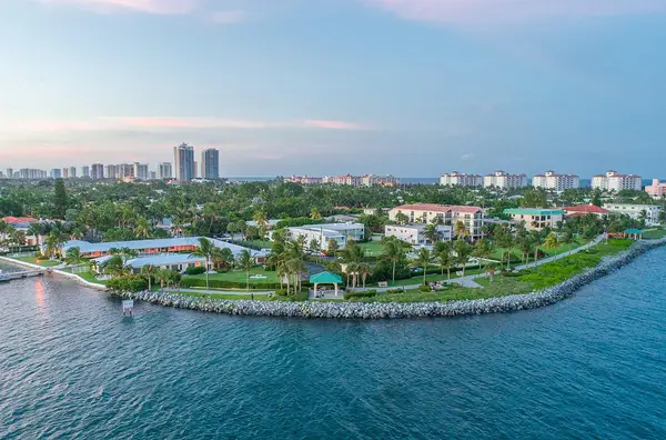 150 Inlet Way #Ph, Palm Beach Shores, FL 33404
