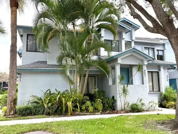 907 Harbour Pointe Way, Greenacres, FL 33413