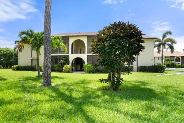 317 Knotty Pine Circle #D-2, Greenacres, FL 33463