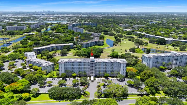 3510 Oaks Way #406, Pompano Beach, FL 33069