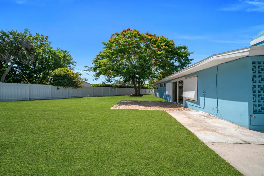 139 E Lake Drive, Lehigh Acres, FL 33936 - #3