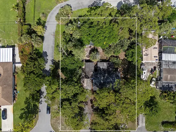799 Ivory Lane, Haverhill, FL 33415