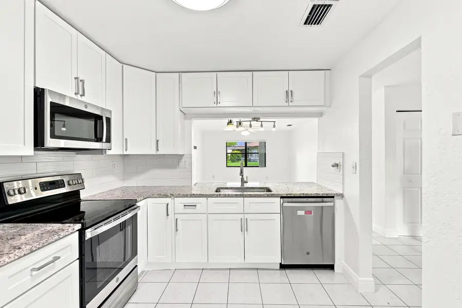 10 Seneca Court, Royal Palm Beach, FL 33411 - #2