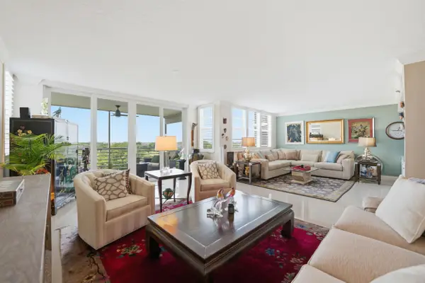3510 Oaks Way #703, Pompano Beach, FL 33069