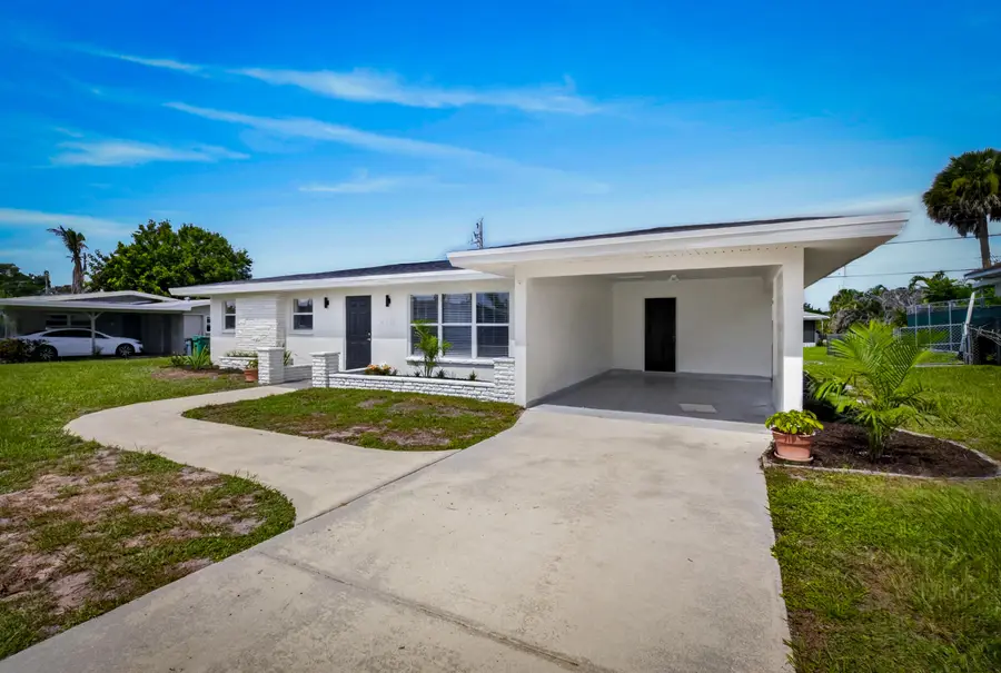 216 W Arbor Avenue, Port Saint Lucie, FL 34952 - #3
