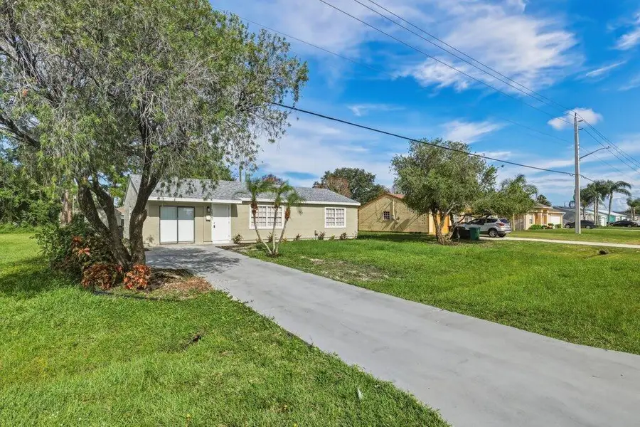 2521 SE Berkshire Boulevard, Port Saint Lucie, FL 34952 - #2