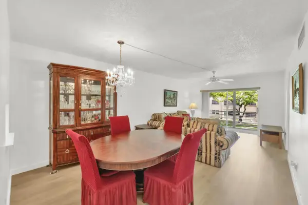301 Cambridge Road #202, Hollywood, FL 33024